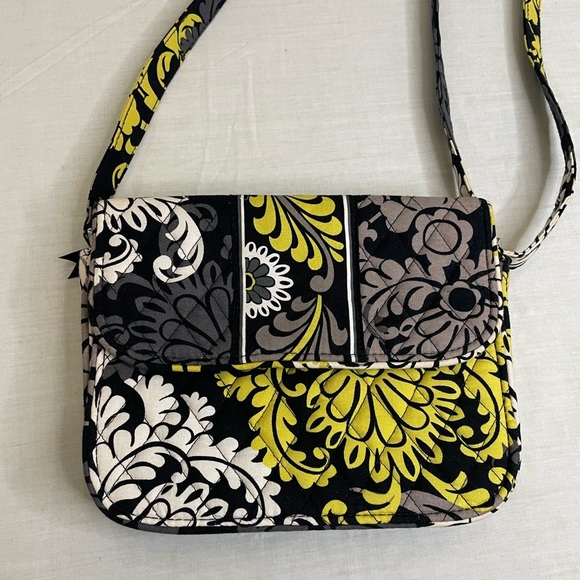 Vera Bradley Handbags - Vera Bradley Crossbody/adjustable strap